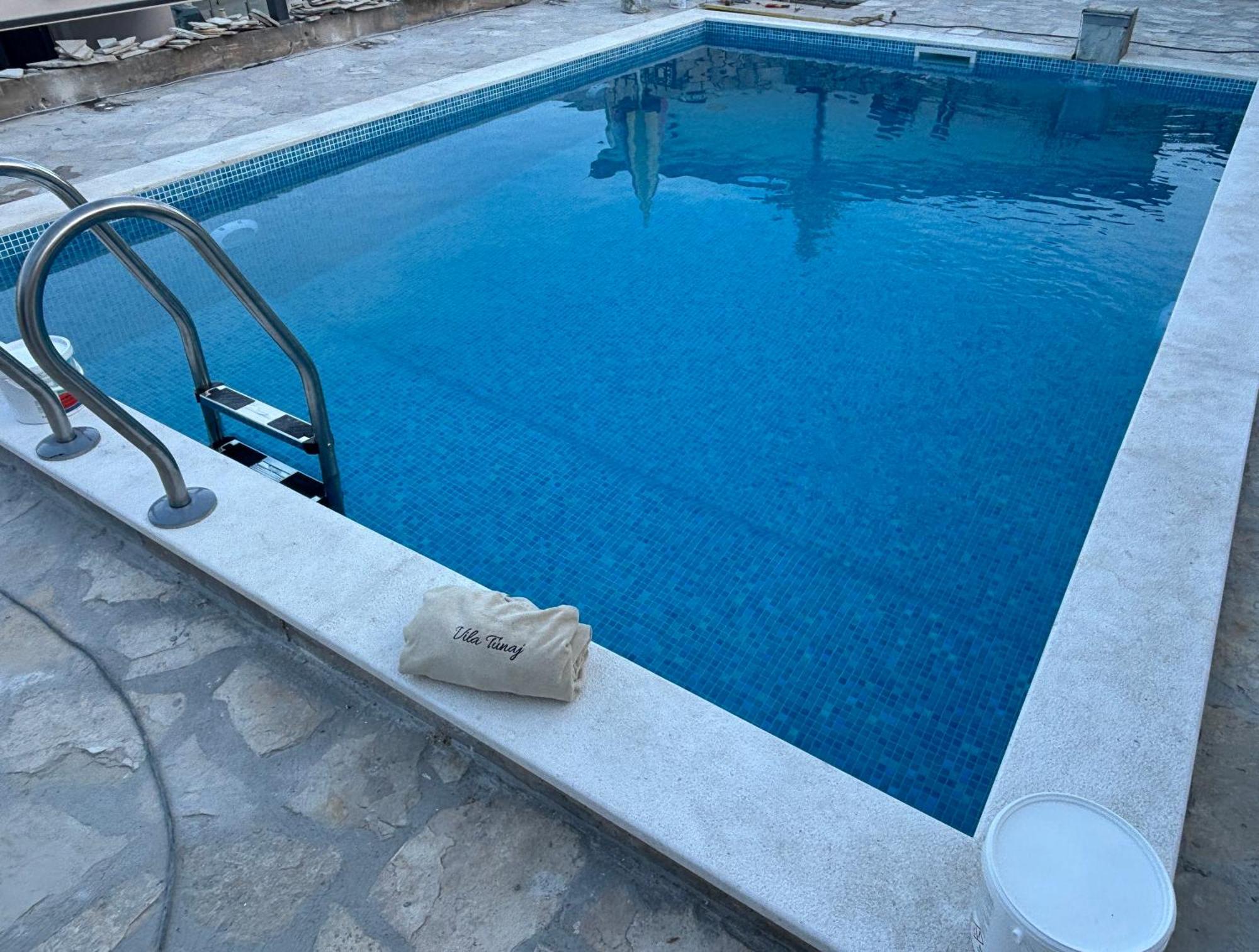 Tunaj New Pool And Bbq Vila Bar
